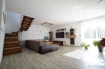 REZERVOVANÉ : Na predaj poschodový 5 izbový rodinný dom, poz