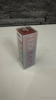 Huda Beauty rúž na pery odtieň Wedding day