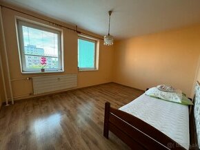 Veľkometrážny 2 izbový byt s balkónom s dobrou dispozíciou