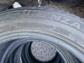 Predam pneu 215/45r16