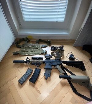 Airsoft výbava na štart aj akciu – zbraň + doplnky, super ce