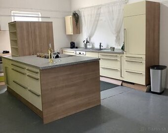 Svetlá moderná kuchyňa AMÉLIA