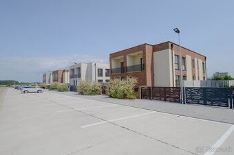 33Reality | 3. izbové byty, parkovacie státie, záhrada
