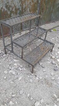Doplnky na záhradu,kvetináče....