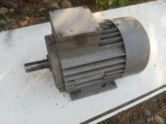 Elektromotor 0,75kW , 685ot.
