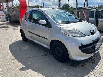 Peugeot 107 1l benzín 50kw predám/prenájmem
