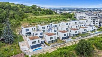 Nadštandardná 4- izbová terasová vila na Kolibe s krásnym vý