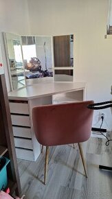 Kozmetický/toaletny stolik so zrkadlom