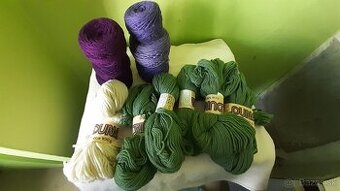 Kvalitná priadza DUNA - 100% vlna pekných farieb