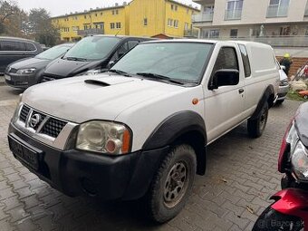 NISSAN NAVARA 2,5TD 4X4 KLÍMA ŤAŽNÉ 2006 ROK RÁM AKO NOVÝ