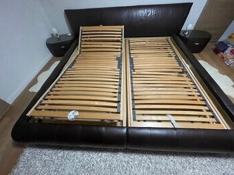 Manželská postel s polohovateľnými roštami