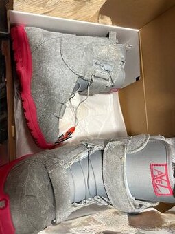 burton axel snowboard boots