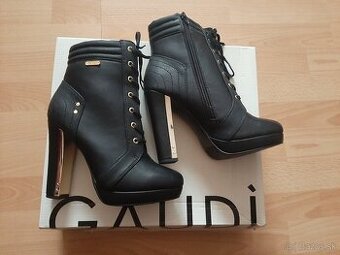 Čierne členkové čižmy GAUDI