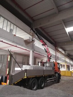 Autodoprava s hydraulickou rukou