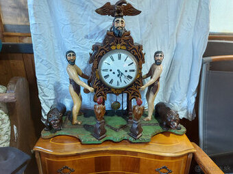Predám funkčné starožitné hodiny polychrovaná drevorezba hod