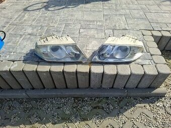 Přední světla xenony Škoda Octavia II kompletní