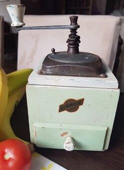 veci z povaly -mlynček, kahan, dalekohľad, valaška