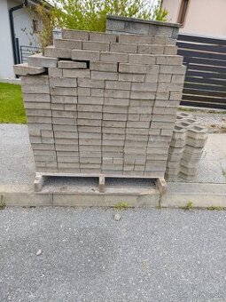 Predam zostatok zamkovej dlažby