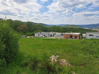 Pozemok Medové lúky 822m2 s výhľadom