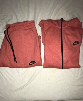 Nike tech fleece súprava koralova červená