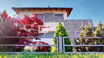 Luxusný, zariadený rodinný dom s garážou / Lodenica Piešťany