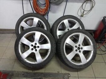 Predam kolesa z Audi A8 D3