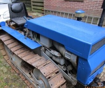 Pasovy traktor Tosseli