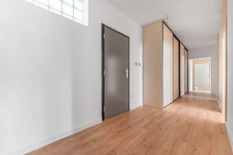 Jedinečný  4-izbový byt, 132m2  pri centre mesta s terasou