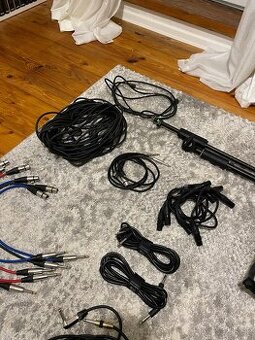 Káble/veci zo skúšobne