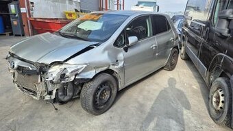Toyota Auris 1,6i 91kw kód: 1ZR-FE