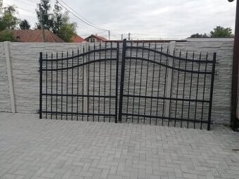 Kovaná brána pozink + farba