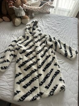 Extrémne krásny kabát