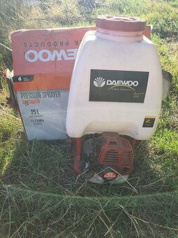 Motorovy postrekovac