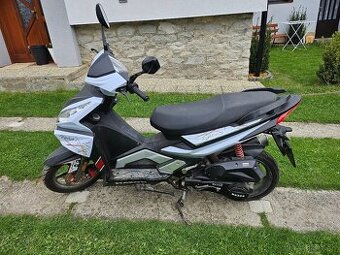 Skúter Maxon