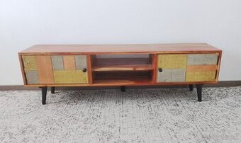 Skrinka pod TV
