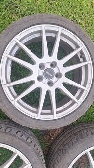 225/40r18