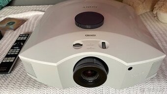 Predam 1700lm, 3xLCoS projektor Sony VPL-HW40ES, 100%ny ,3D