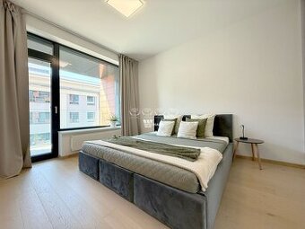 Na prenájom moderný, zariadený a klimatizovaný 2-izbový byt