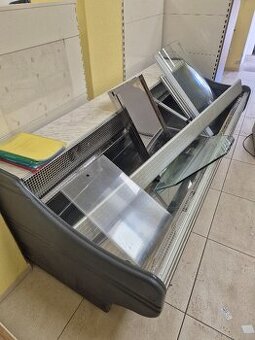 Obchodné zariadenie chladiaca vytrína