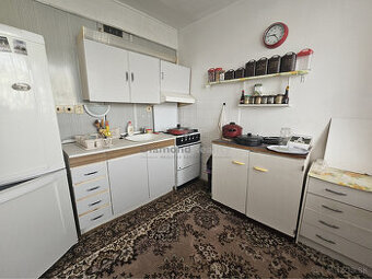 PREDANÝ NA PREDAJ 1 IZBOVÝ BYT S LODŽIOU A PIVNICOU NA UL