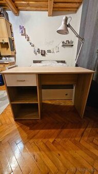 Kancelársky stôl s úložným miestom