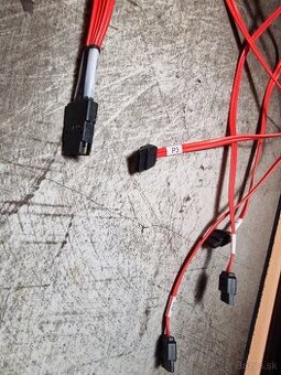 Serverový Mini-SAS na 4× SATA kábel