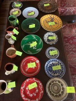 Staré hrnčeky a taniere