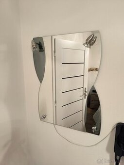 Zrkadlo s osvetlením v80xš59 cm