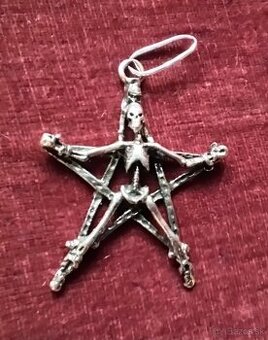 Strieborny zaujimavy privesok