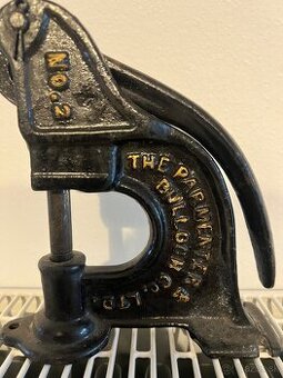 Predám starožitný dierkovač