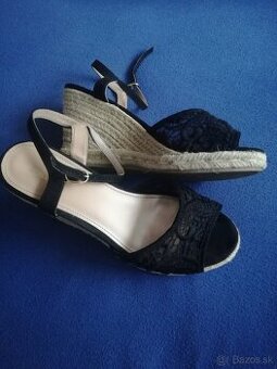Nove sandalky v. 38