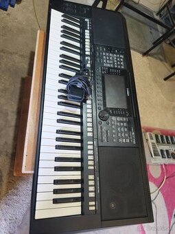 Na opravu alebo diely Yamaha psr s 775