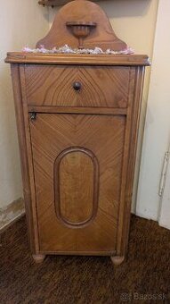 Secesny nocny stolík