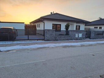 4-izbový bungalov na prenájom Špačince.